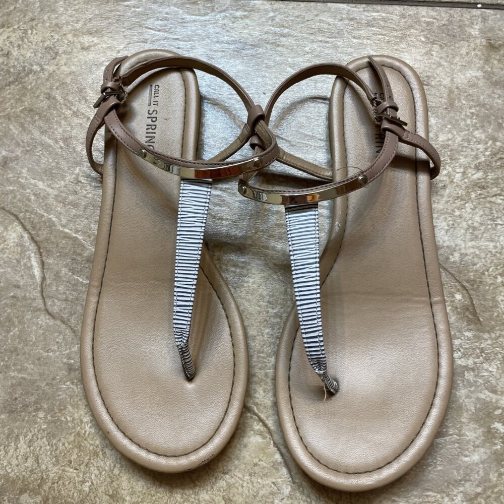 Call it Spring Aarenial Thong Sandals Size Womens 8 EUC Flat Gray White Tan Gold